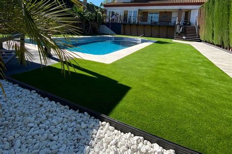 Cómo elegir el césped artificial para piscinas.